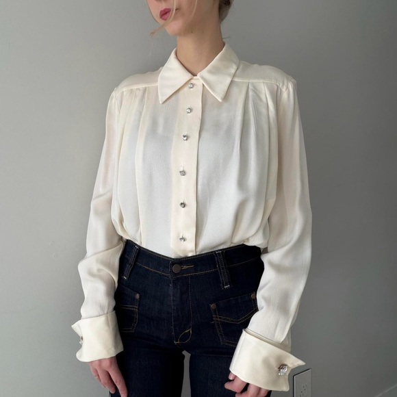 Anne Klein Tops - 100% Silk Vintage Anne Klein cream blouse